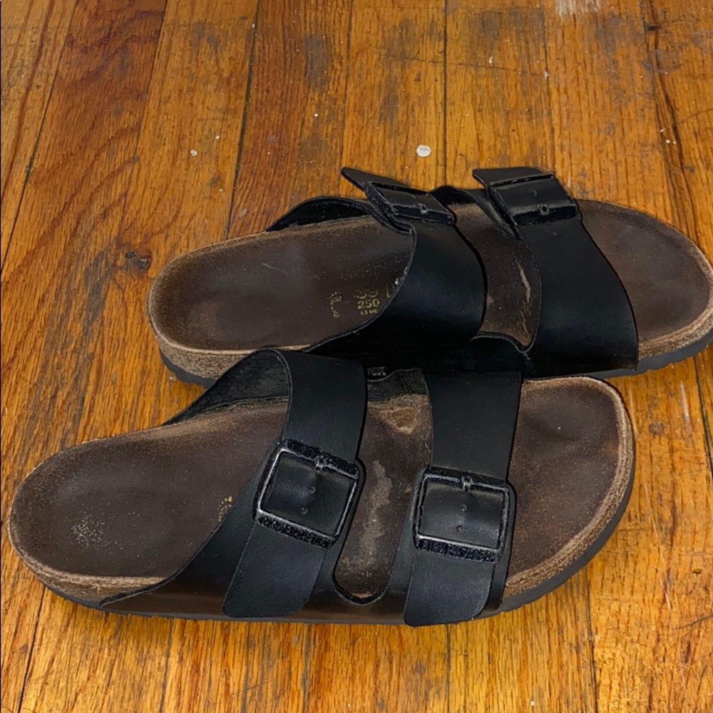 Black Arizona Birkenstock’s!
